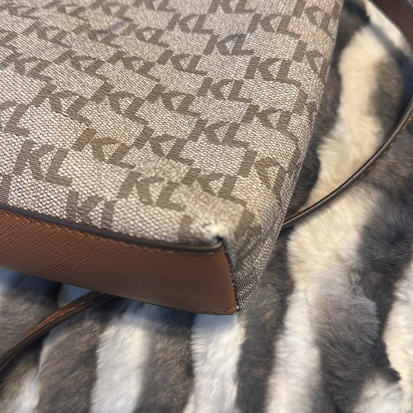 Karl Lagerfeld Paris Used Crossbody Purse With Some Corner Rubbing & Black Mark - Picture 11 of 13